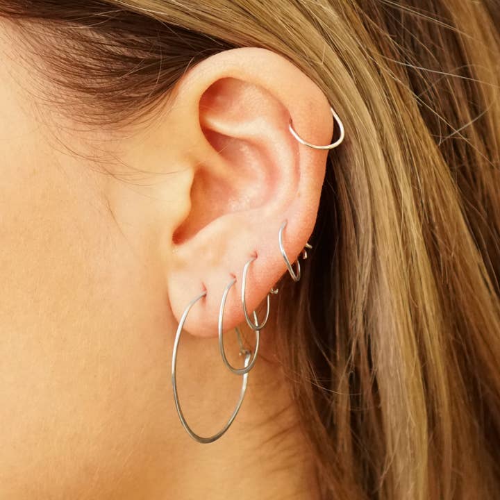 Nina Designs - Venta al por mayor Pendientes de aro - Aros en forma de círculo semimartillado de plata de ley, 40 mm3