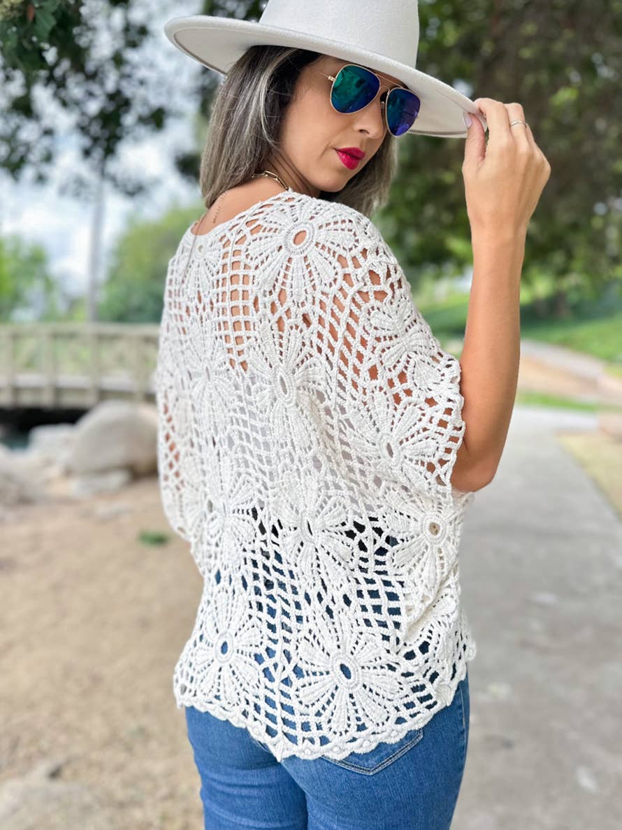 Avorio Top lavorato a maglia avorio boho floreale con maniche a pipistrello all'uncinetto. in vendita all'ingrosso su Faire5