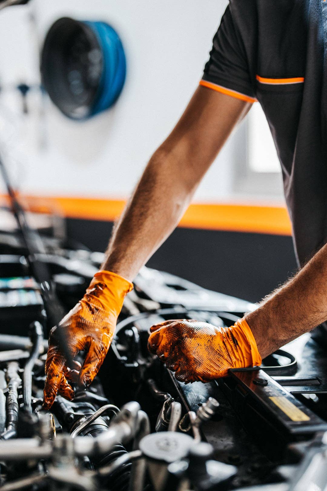 S&U FairTrade UG - Wholesale Gloves - Unisex - Grippaz Nitrile Fishscale 240mm 6mil 50pcs/box Orange Size L2