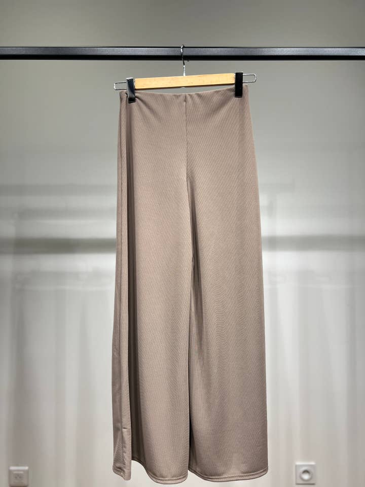 L'Emotion – wholesale Byxor - Dam – Vidbyxor med rak passform i finstickat tyg och elastisk midja2