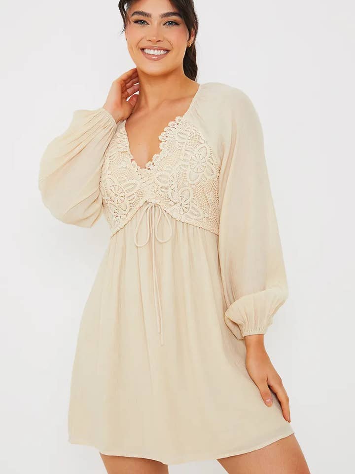 Langärmliges Minikleid mit Spitzendetail
für den Großhandel von In The Style