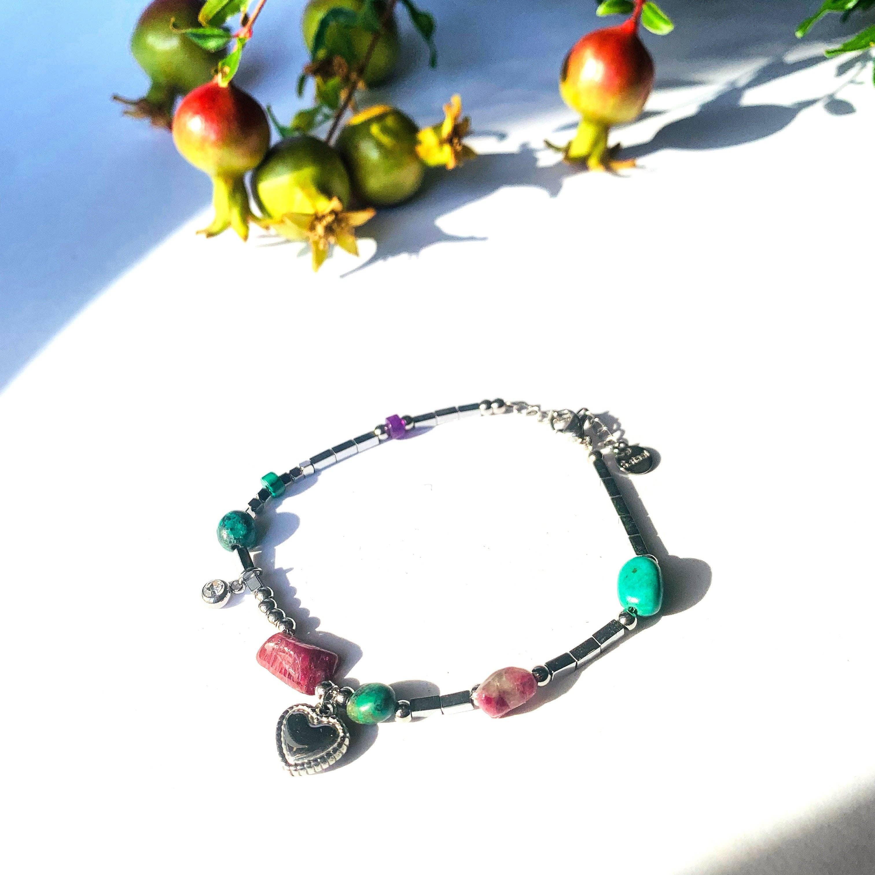 Atisha Spiritual Shop – wholesale Berlockarmband – HEART STONES Armband ~ i rostfritt stål, med hårda stenar och hjärtformade berlocker1