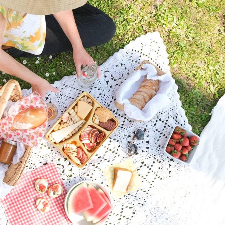 Bee Kitchen - Wholesale Serving tray - Gold Food Tray1