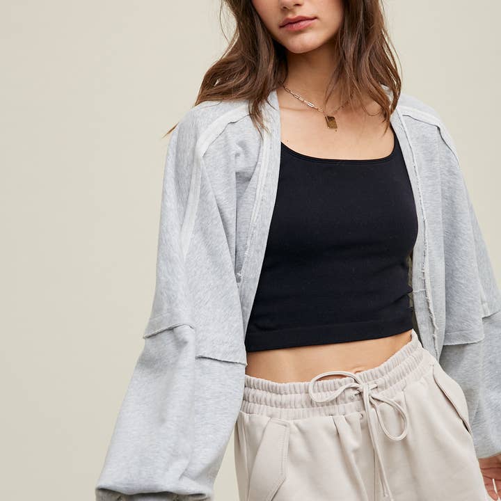 BOLÉRO EN TISSU ÉPONGE AVEC DÉTAILS À BORDS BRUTS/ WL23-8410 pour la vente par Wishlist Apparel