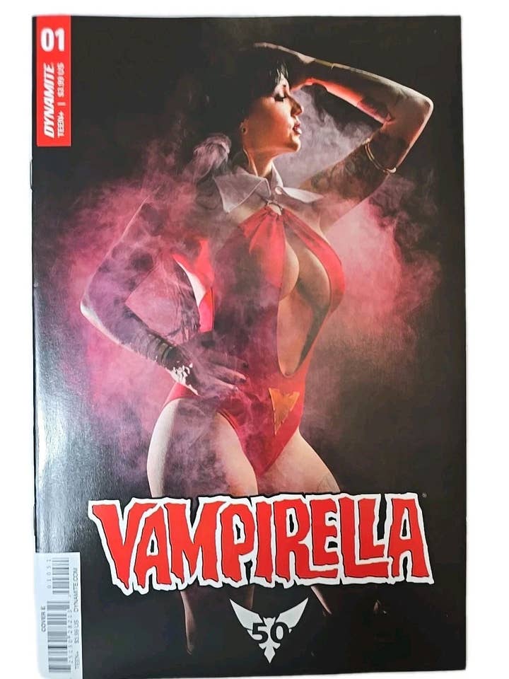 VAMPIRELLA #1 CVR E COSPLAY (17/07/2019) para venta al por mayor de Unknown Comics