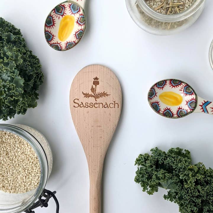 North To South Designs – Colher de cozinha por atacado – Colher de Madeira Outlander Sassenach