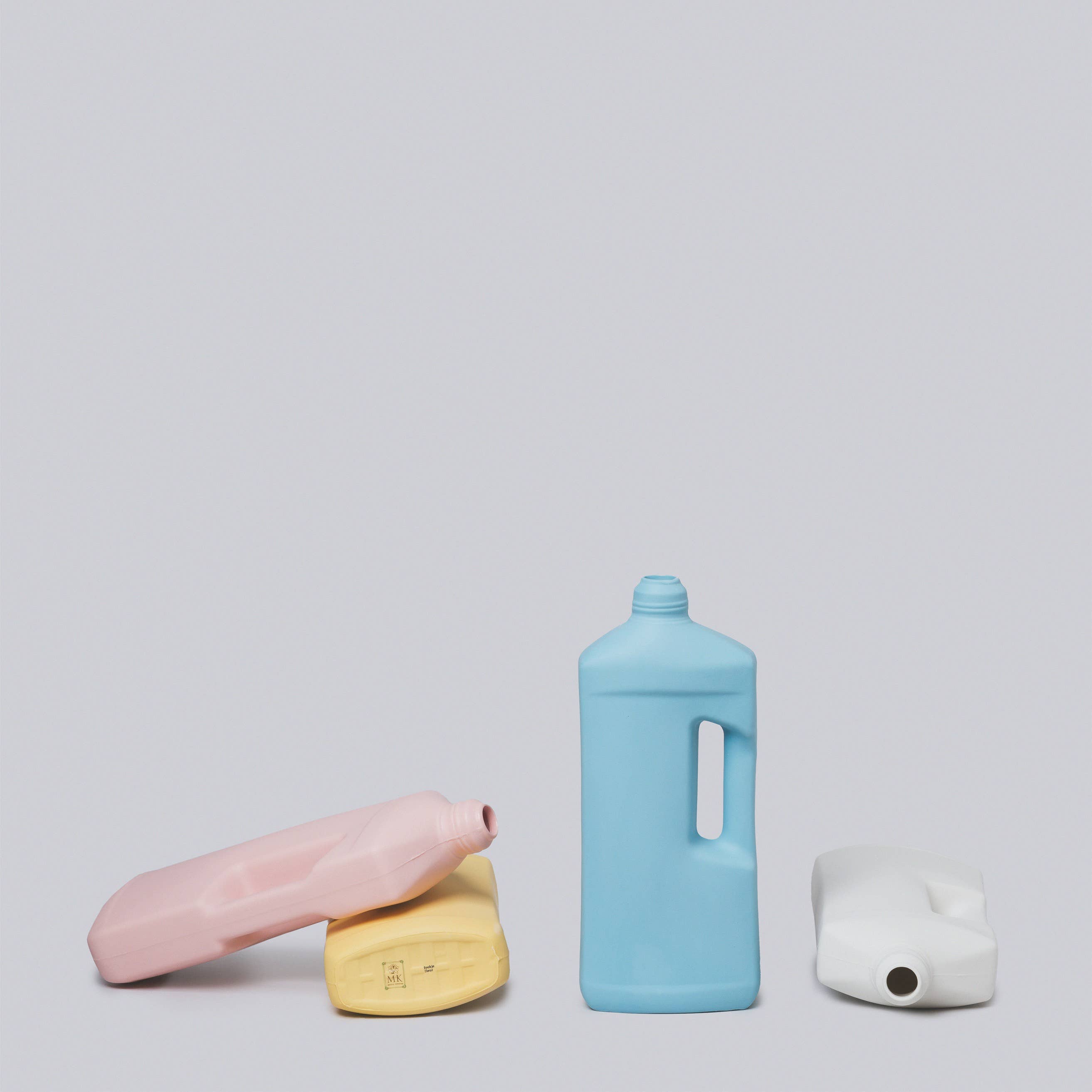 Middle Kingdom - Wholesale Vase - Matte Porcelain Motor Oil Bottle Vase4