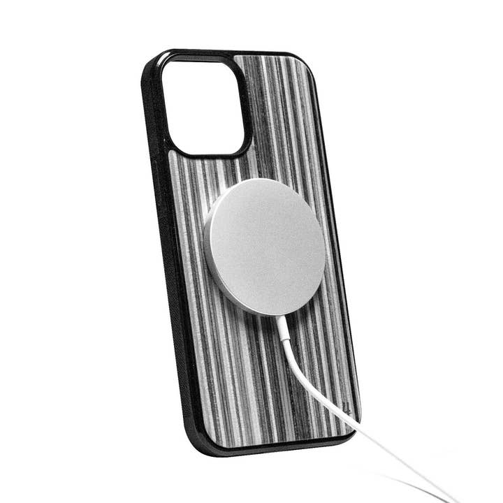 Skate4create - Wholesale Phone Case - Unisex - Wooden iPhone Magsafe case - Recycled Skateboard - Dark Blue