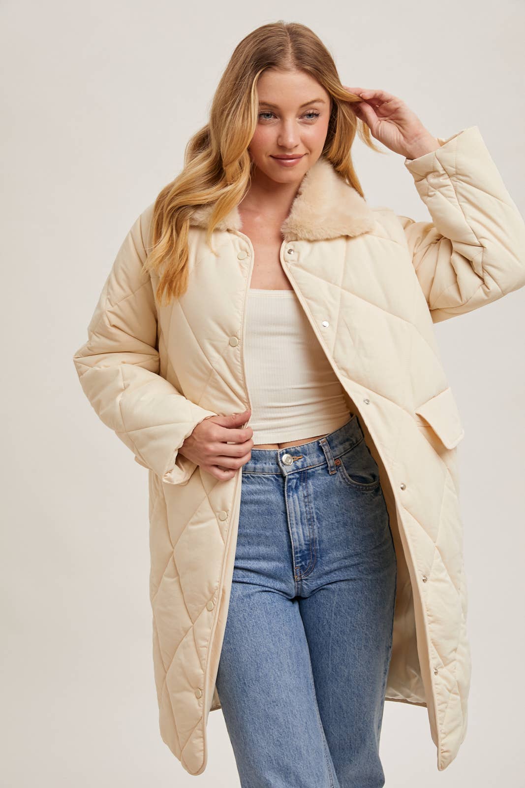 Bluivy - Wholesale Pufferjack - Dames - GEWATTEERDE MIDI-PUFFERJAS MET KRAAG VAN IMITATIEBONT EN KNOOPSLUITING8