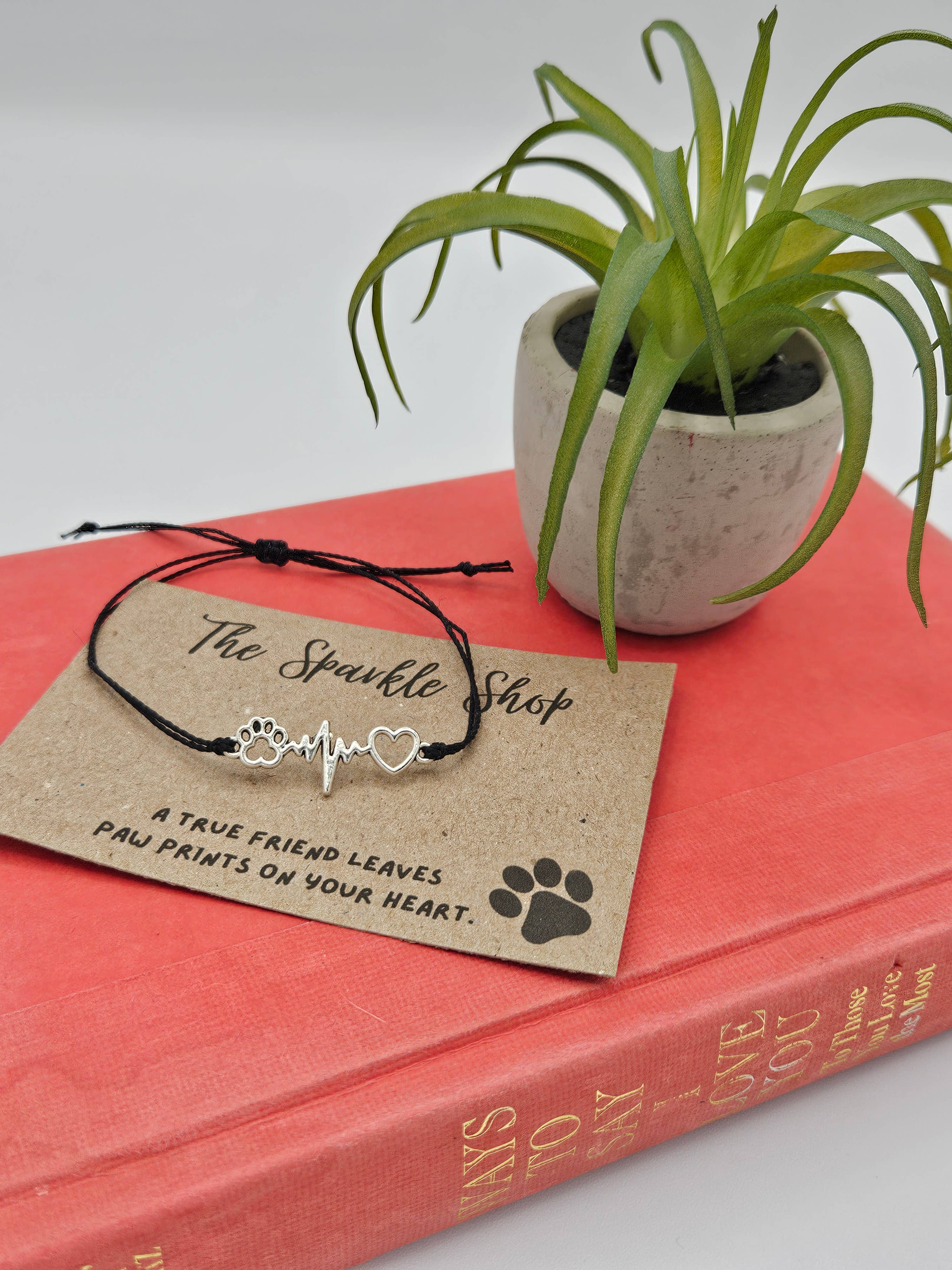The Sparkle Shop - Vente Bracelets à breloques/pendentifs - Bracelet à breloques « Paw Prints on Your Heart » pour chien/chat1