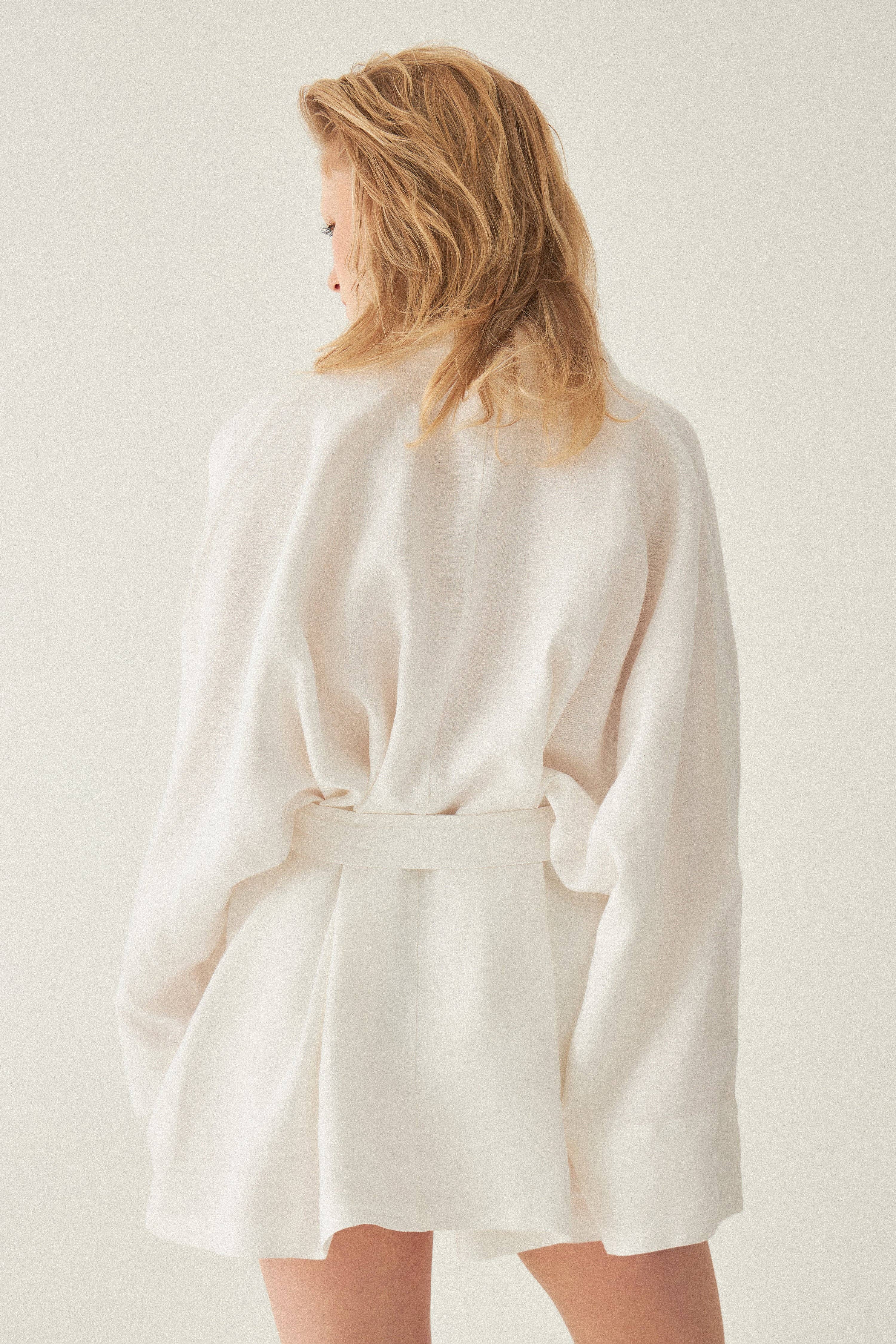 Le Cle – Kimono - Mulher por atacado – Kimono Riva em linho de corte amplo e comprimento curto2