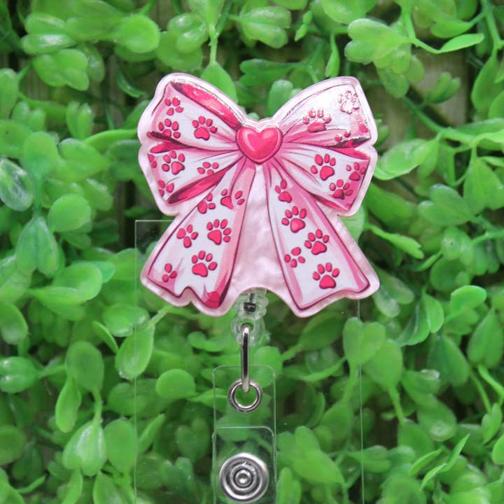 Porta Badge/ID con Fiocco Rosa e Impronta di Zampa per la vendita all'ingrosso da parte di Hylidae Boutique