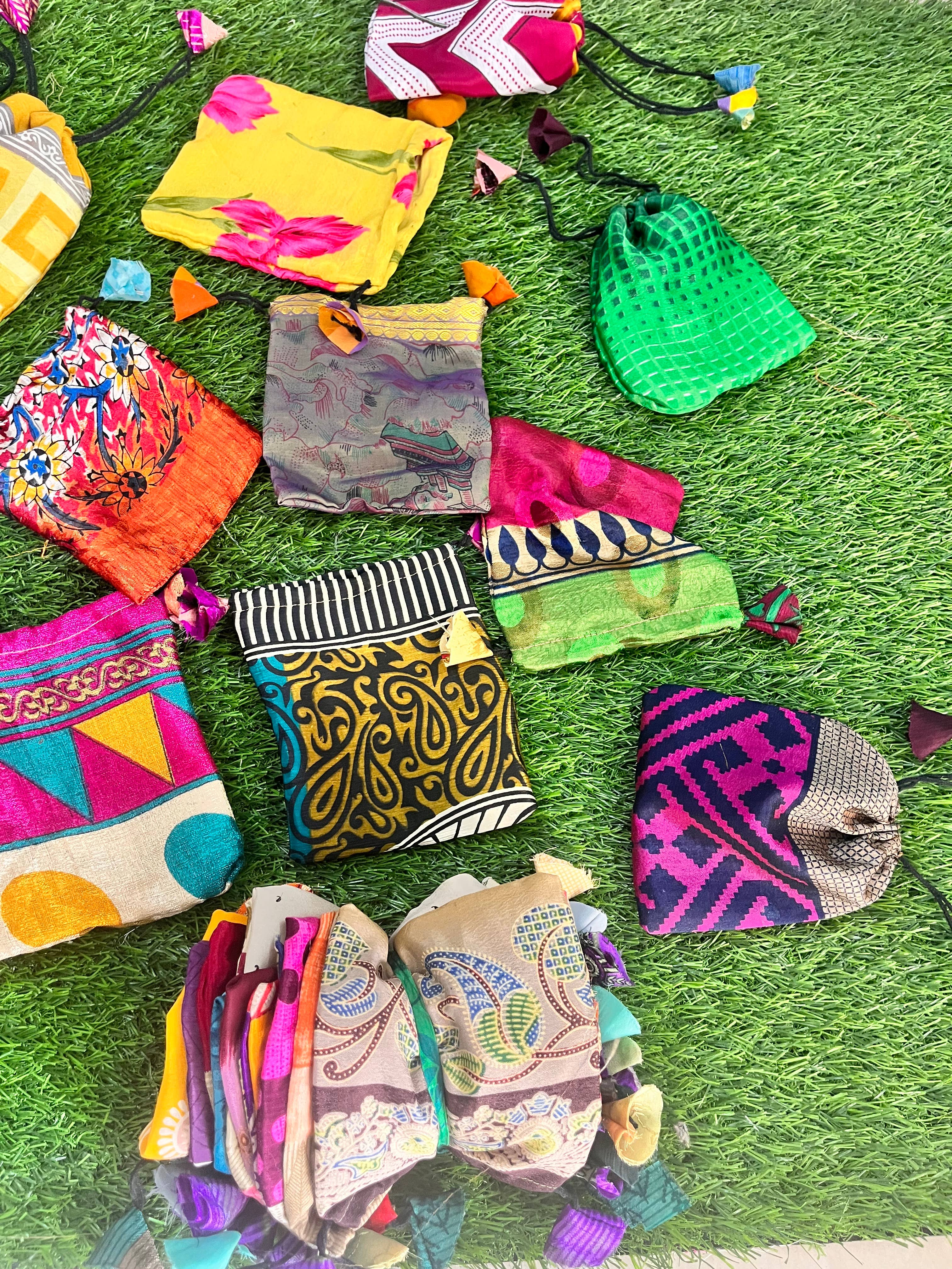 Meghcraft - Vente Pochette cadeau - Sacs vintage en soie recyclée avec cordon pour bijoux - Sachets cadeaux3