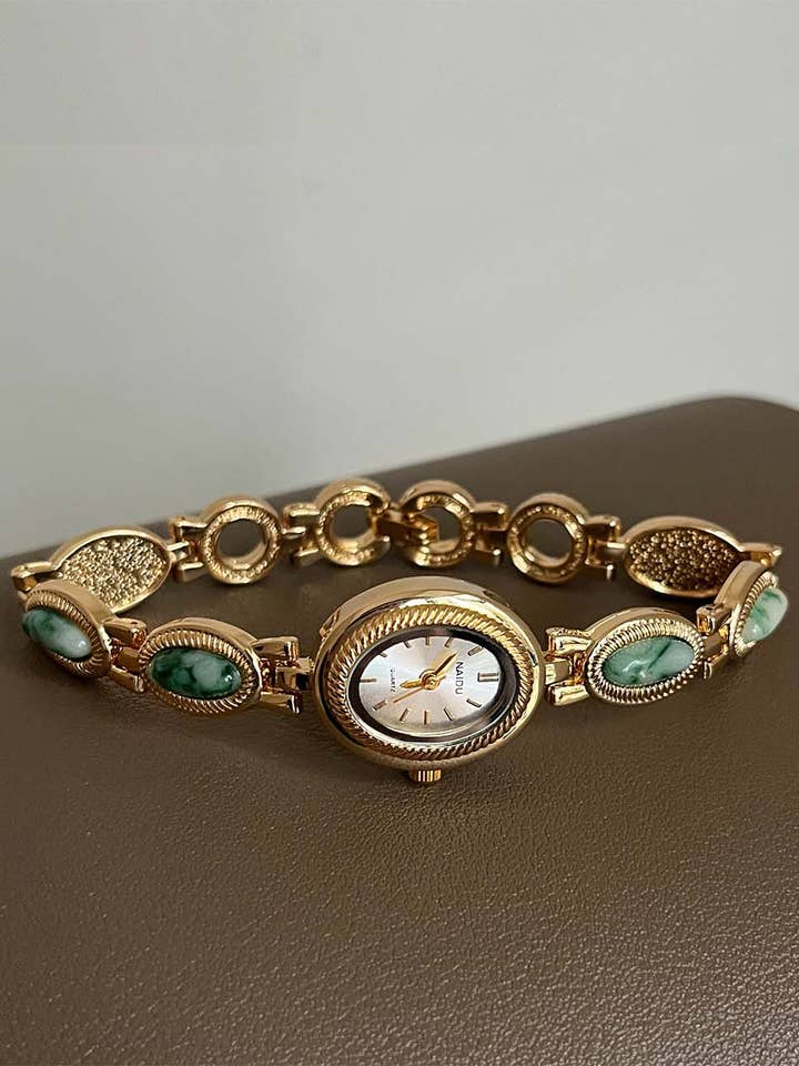 Vintage Gold Oval Dial Bracelet Quartz Watch DP25F730 for wholesale by Dipped Shop