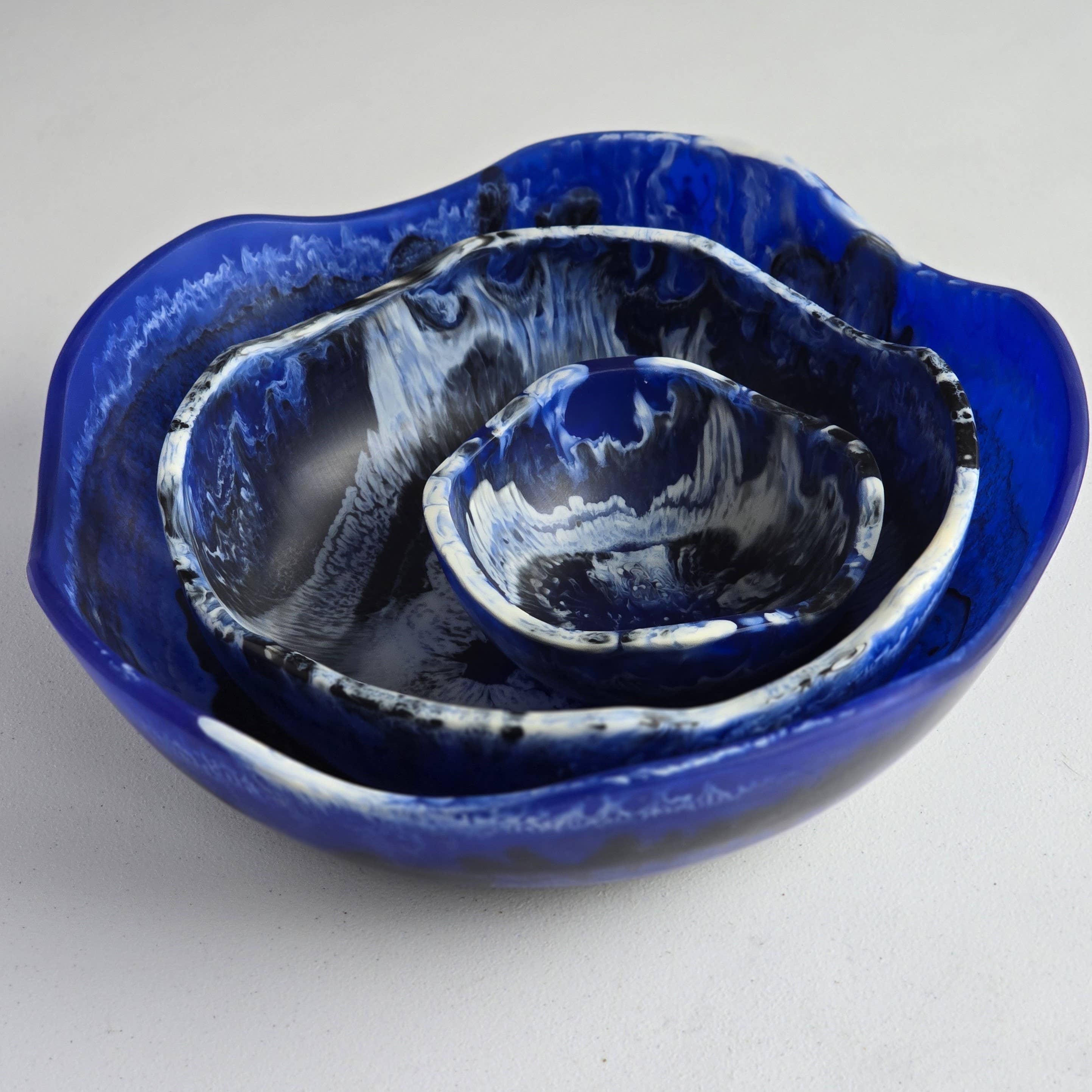 Gibb & Daan - Wholesale Serve Bowl - Large wavy 3 bowls Set - Matte Finish Hand Poured Resin2