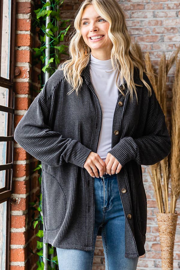 7th Ray – Großhandel Hemdjacke/Shacket – Damen – Solide Rippe Knopfleiste Seitentaschen Langarm Shacket T525631