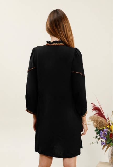 MOOYA – wholesale Klänning - Dam – Kort flytande klänning med broderidetaljer - MY066