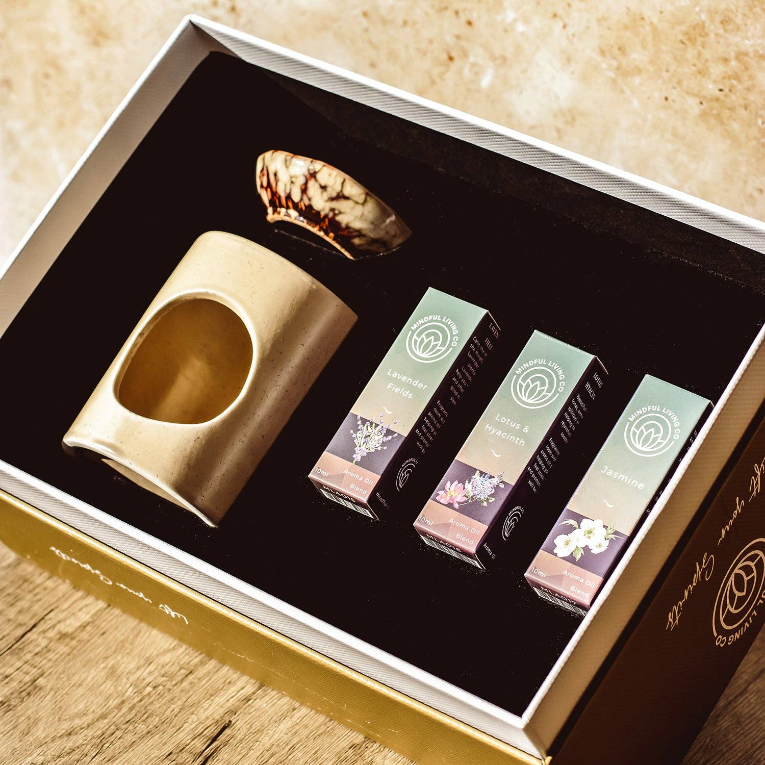 Mindful Living Co. - Wholesale Oil Warmer - Ceramic oil warmer with 3 fragrance oils6