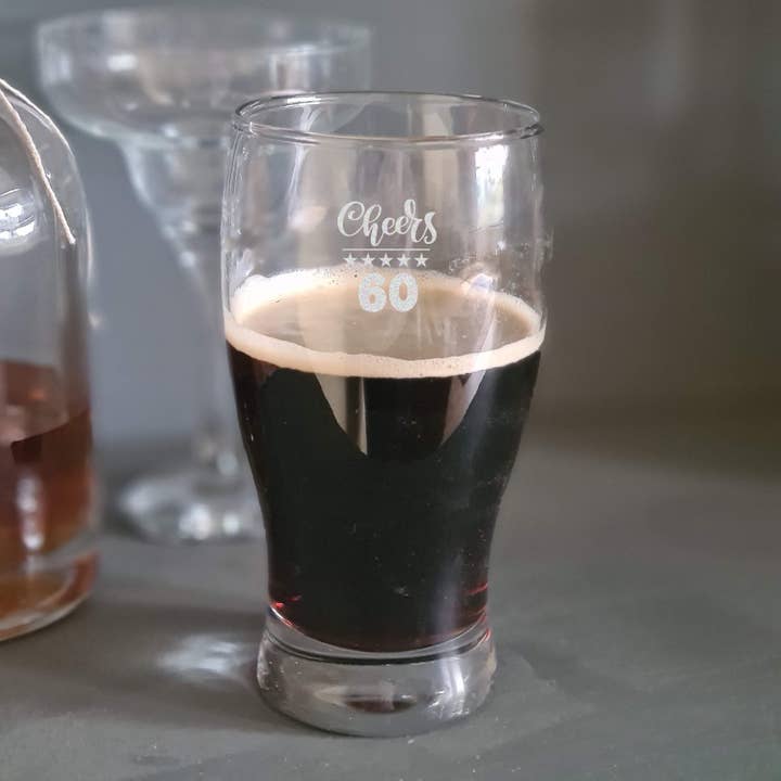 60 års fødselsdag gave pint glas for engroshandel hos Afewhometruths