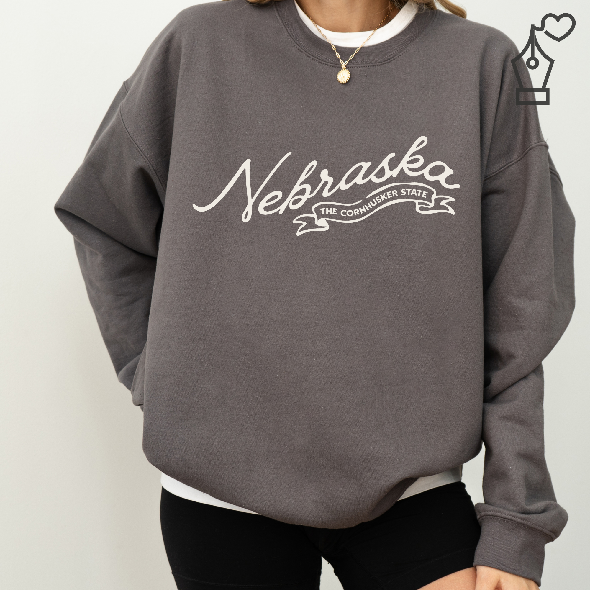 KylieBeth Designs - Vente Sweat-shirt à imprimés – femme - Sweat-shirt à col rond Nebraska, fierté de l'État du Nebraska1