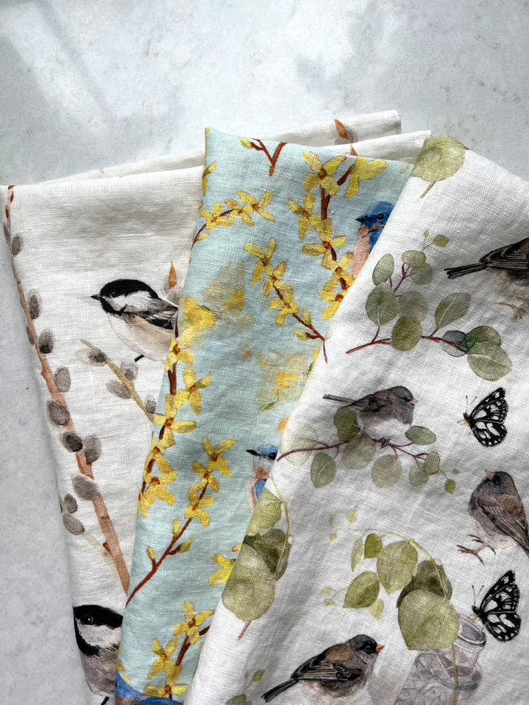 Kasey Melissa Art – Toalha de chá por atacado – Dark Eyed Juncos & Black Butterflies - Toalha de chá de linho5