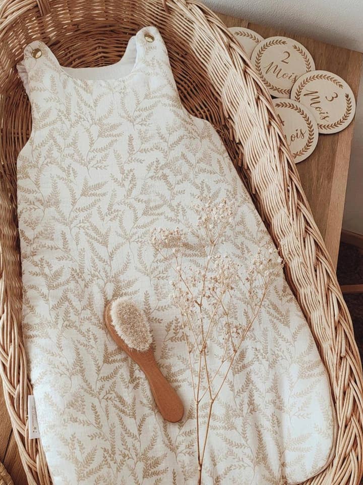 Les p'tites Merveilles de Bérénice - Wholesale Bodysuit (Non-Footed) - Baby - Sleeping bag 0-3 months “Leaves” in beige and off-white double organic cotton gauze2