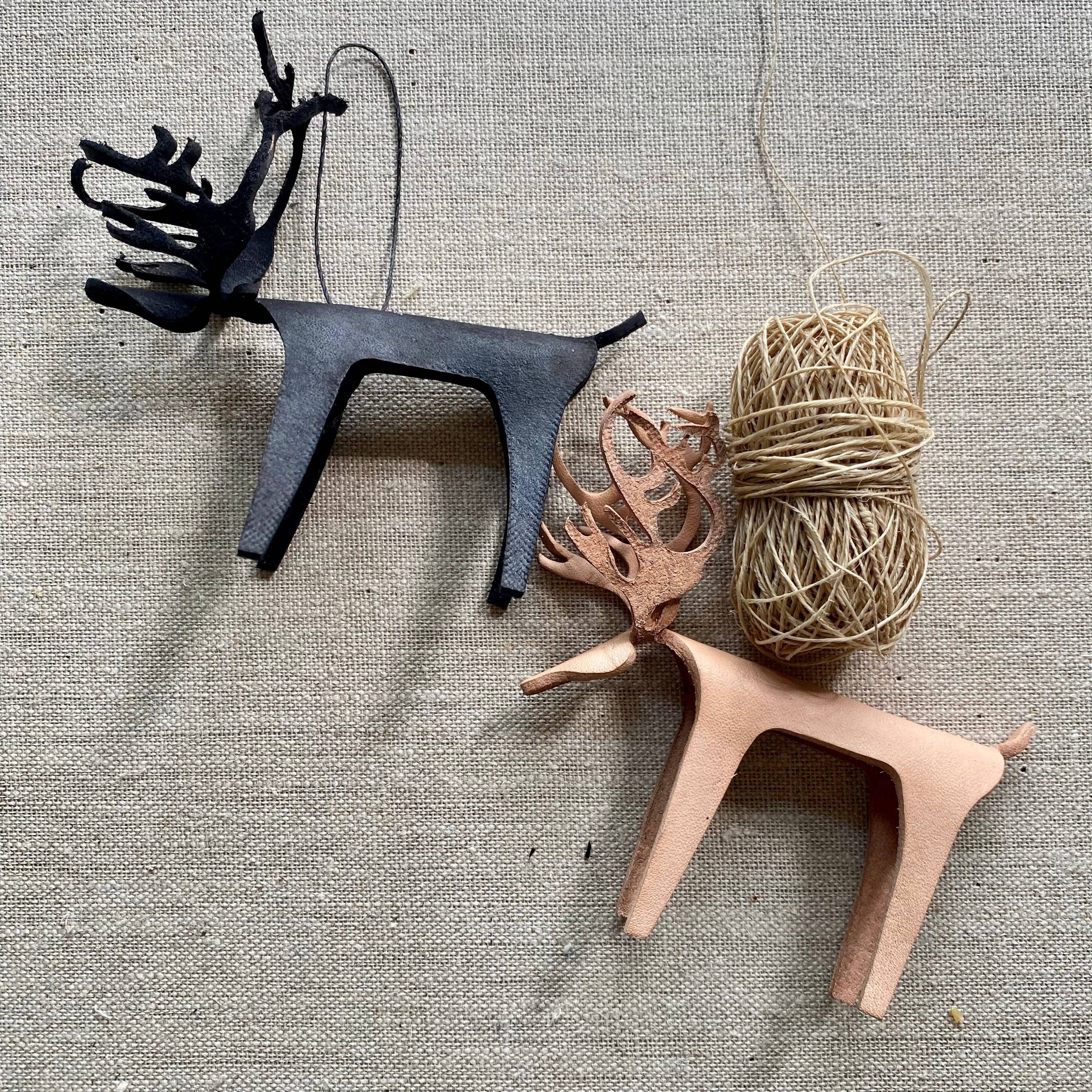 The Merchant Studio – wholesale Ornament – Reindeer Ornament / decor19