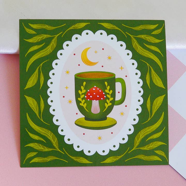 Mini tirage d'art « Tasse à thé — Infusion lunaire aux champignons » (4"×4") pour la vente par Cheeky Peach Designs