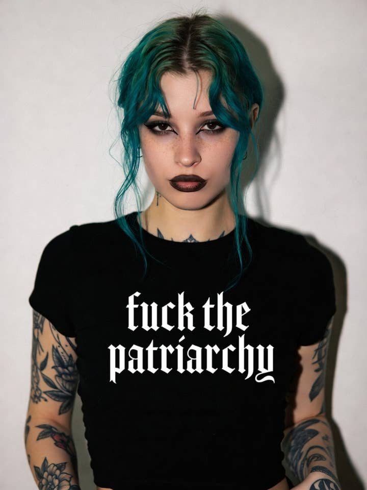 F The Patriarchy, Top Corto Rivoluzione Femminista Gotica per la vendita all'ingrosso da parte di Wickedly Divine Shop