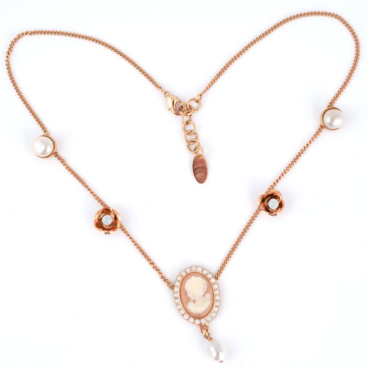 Collana Con Cammeo E Perle per la vendita all'ingrosso da parte di Jewels' Joy