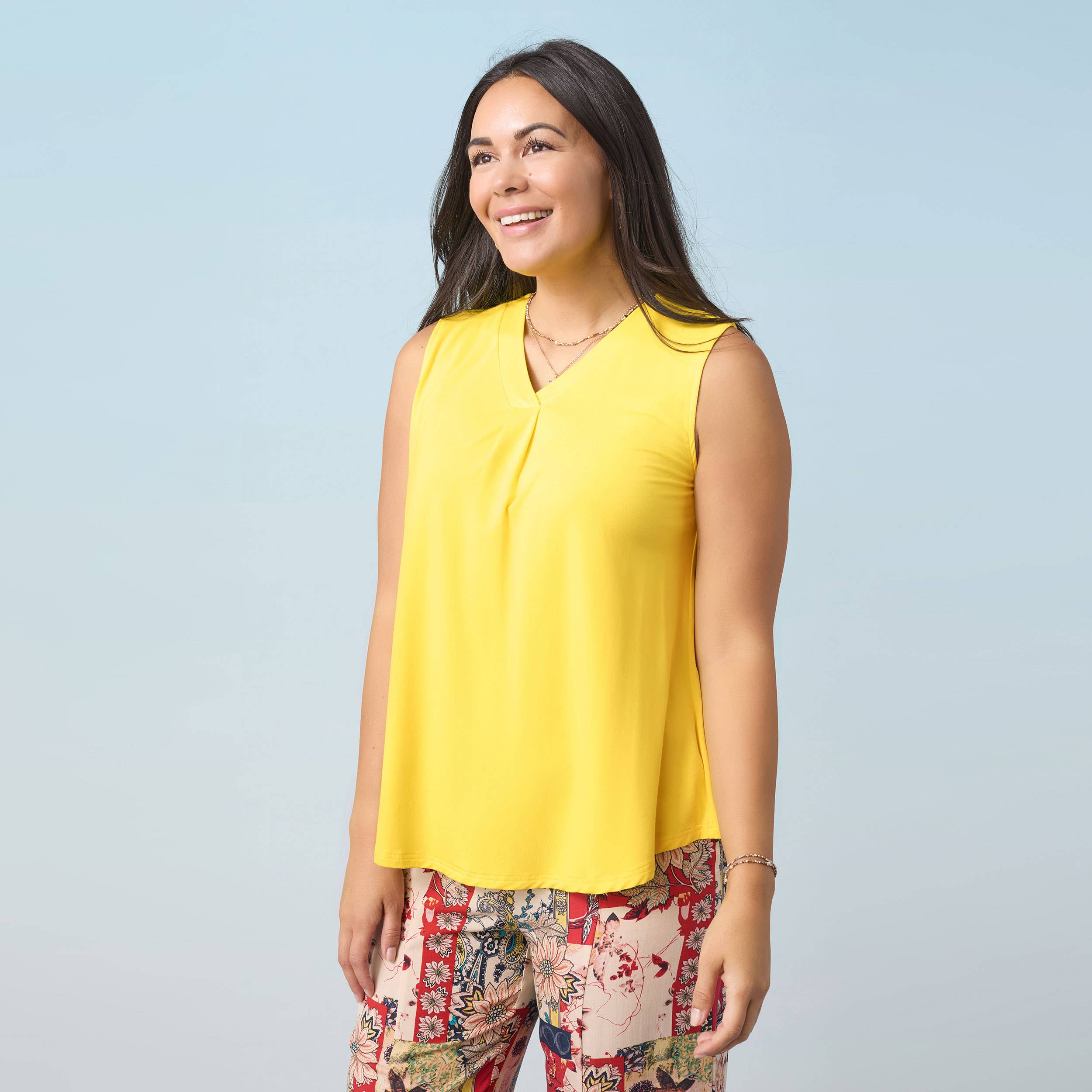 COCO + CARMEN - Wholesale Tank Top - Women's - Erin Pleat Back V-Neck Tank10