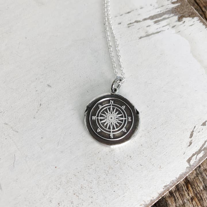 Compass - Pendentif en argent ciré pour la vente par Heavy Metalz Studio