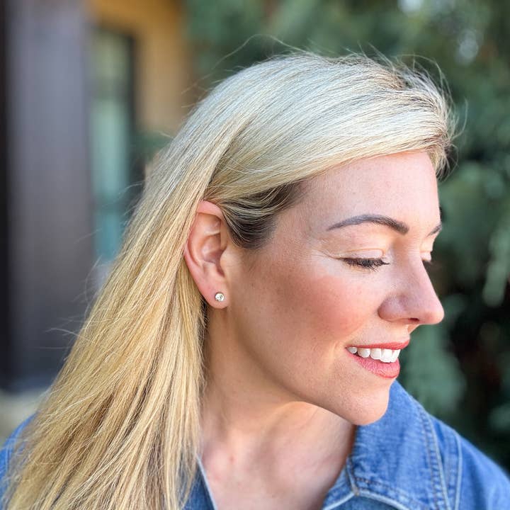 Taylor Elliott Designs – Großhandel Ohrstecker – Ohrstecker - Vergoldet mit mittelgroßen Fassung Edelsteinen - Maren5