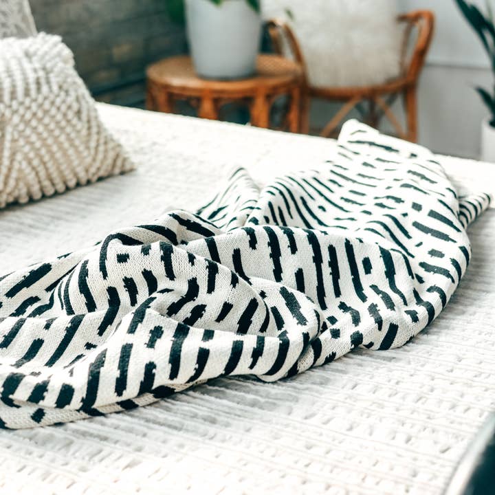 Seek & Swoon - Wholesale Throw Blanket - Chelsea Boho Throw Blanket - Classic, Cozy Home Decor1