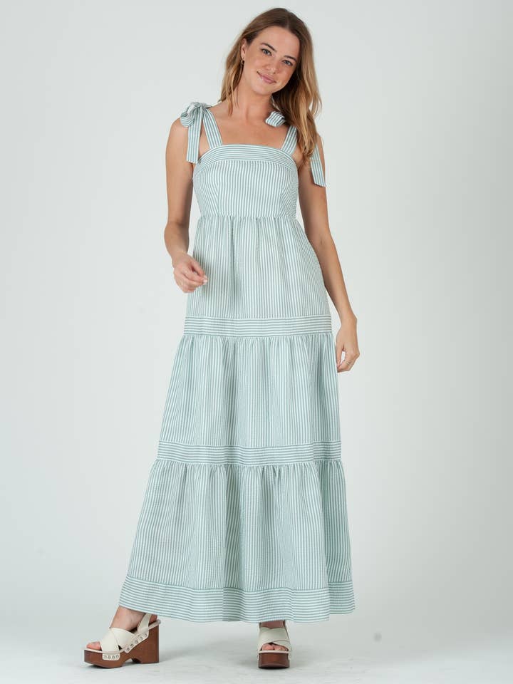 Robe longue à volants à rayures en seersucker pour femmes - VERT D'EAU pour la vente par Lucca Couture