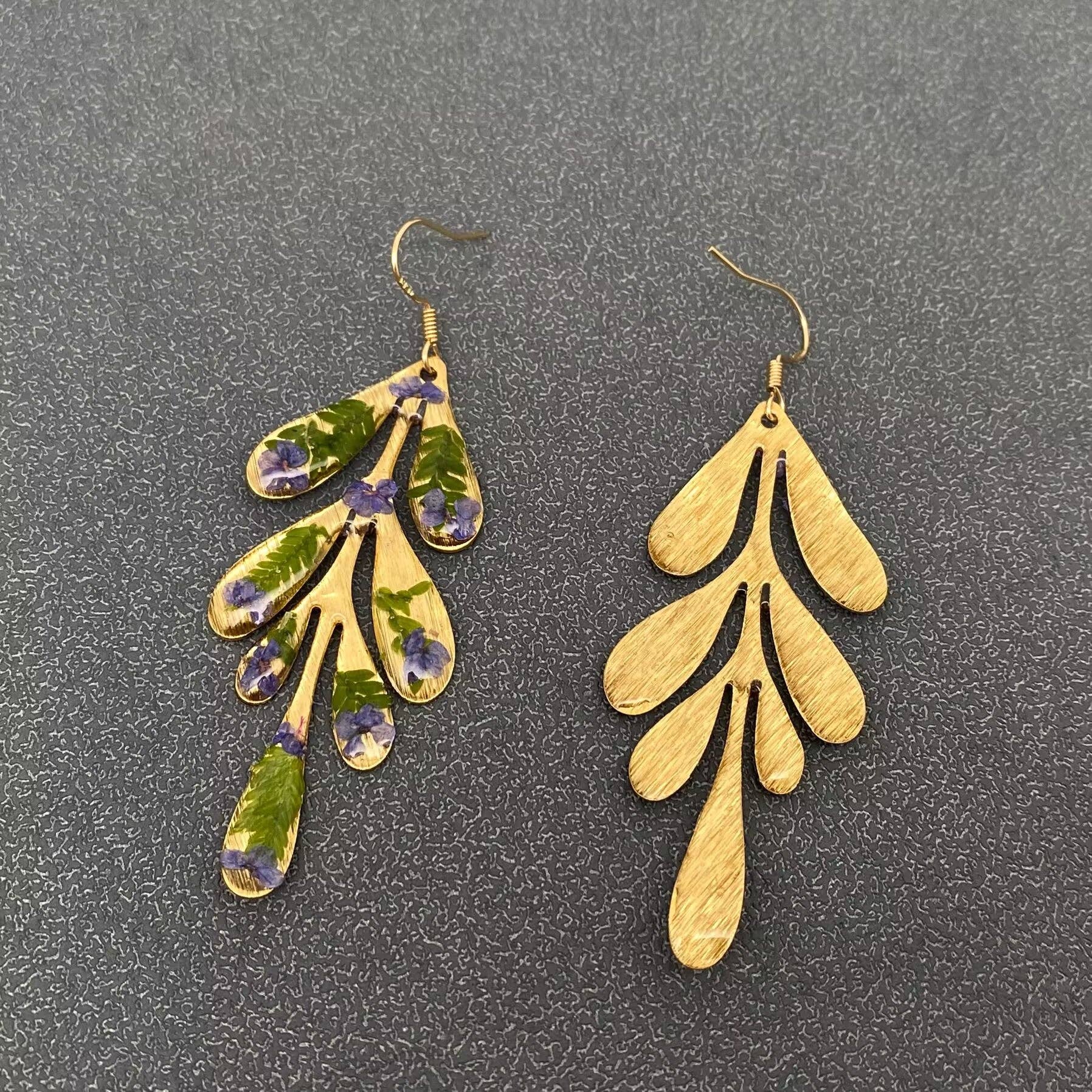 Mio Queena - Wholesale Dangle Earrings - Dried Flowers Brass Leaf Shape Dangle Earrings - PDF2