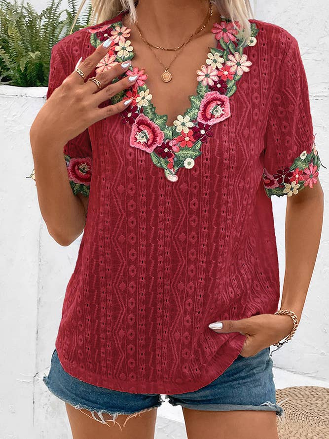 UNISHE - Wholesale Blouse - Women's - Plain Eyelet V Neck Embroidery Lace Blouse YBL0784
