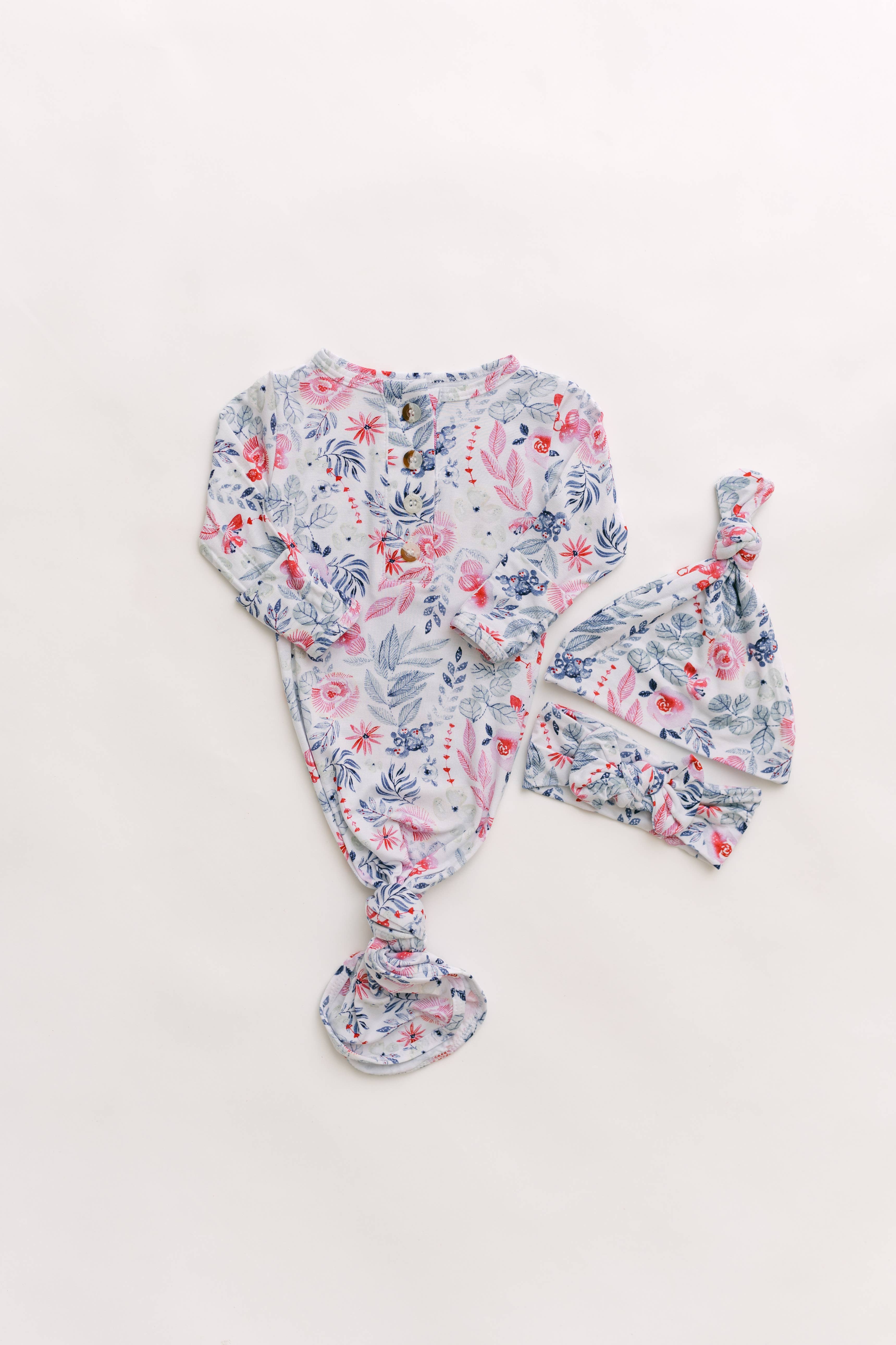 Stroller Society – wholesale Set med nattlinnen – baby – Knutet nyfödd sovdräkt med rosett och mössa - babykläder för flicka16