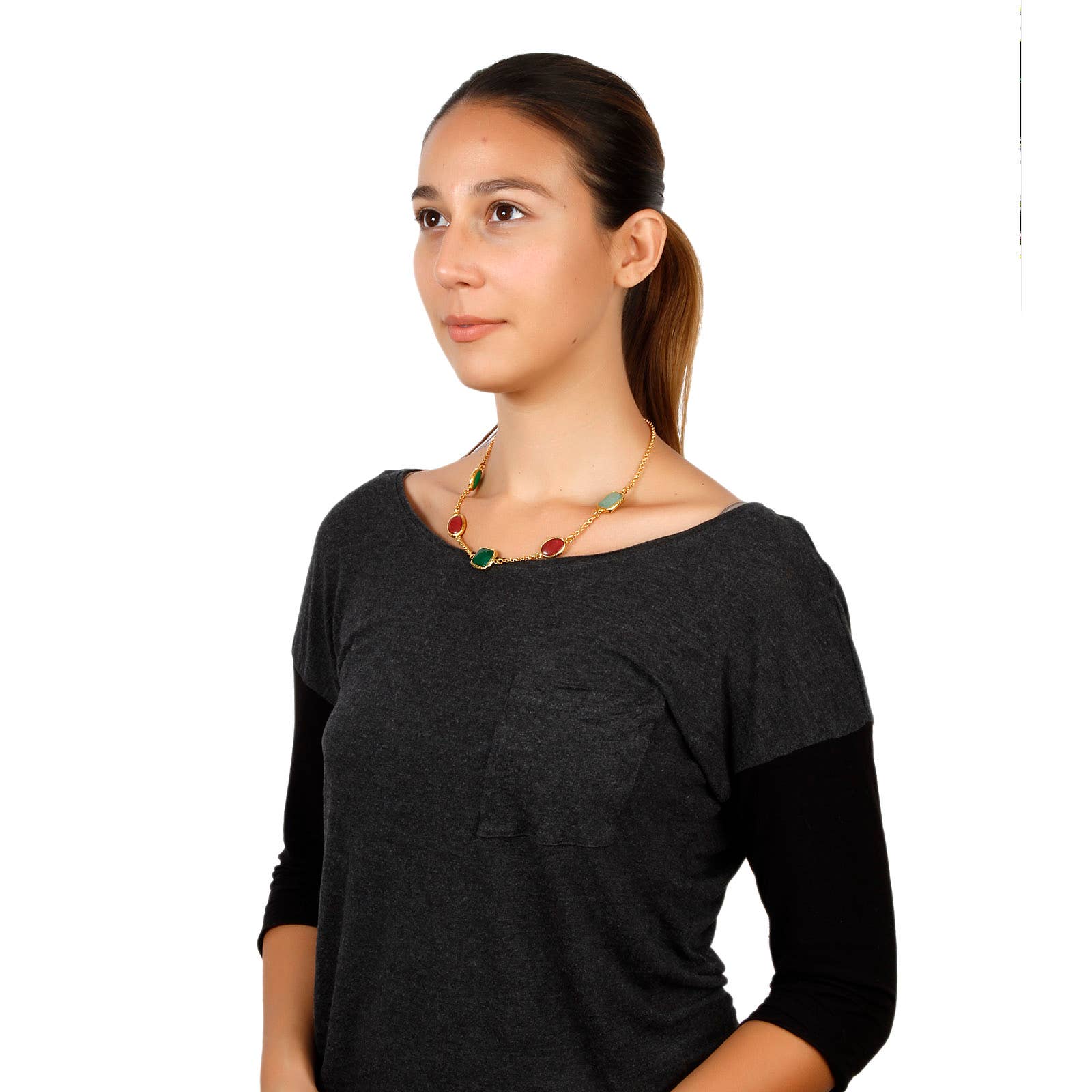 West Coast Jewelry – Großhandel Kette mit Anhänger/Charm – Elya Goldton Grün und Rot Gefärbt1