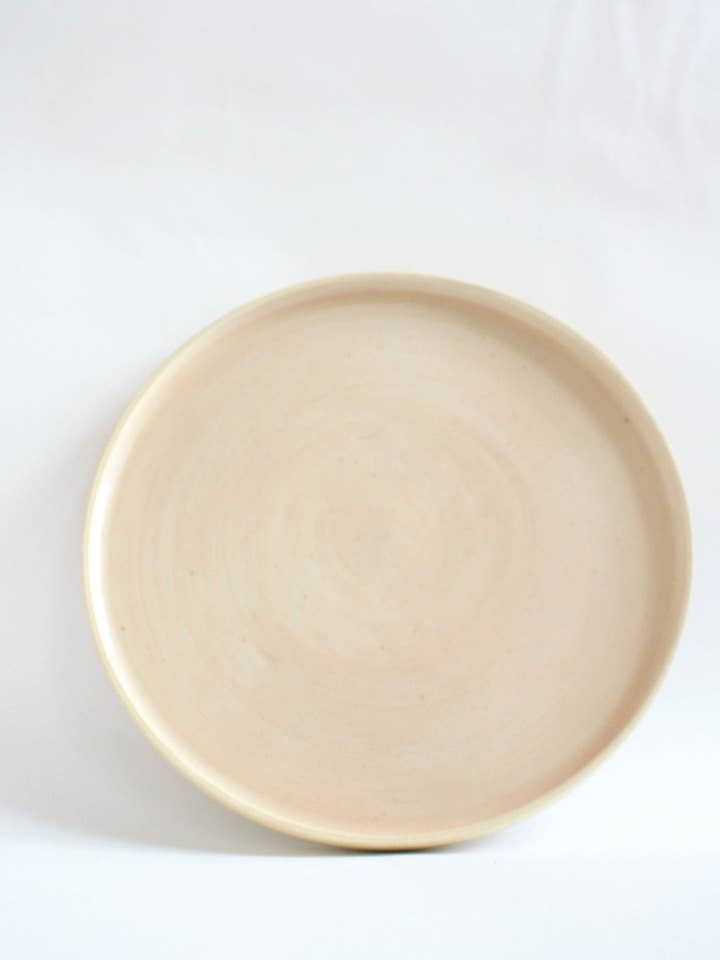 Diner-Teller in sanftem Lachsrosa für den Großhandel von andrea frieling ceramics