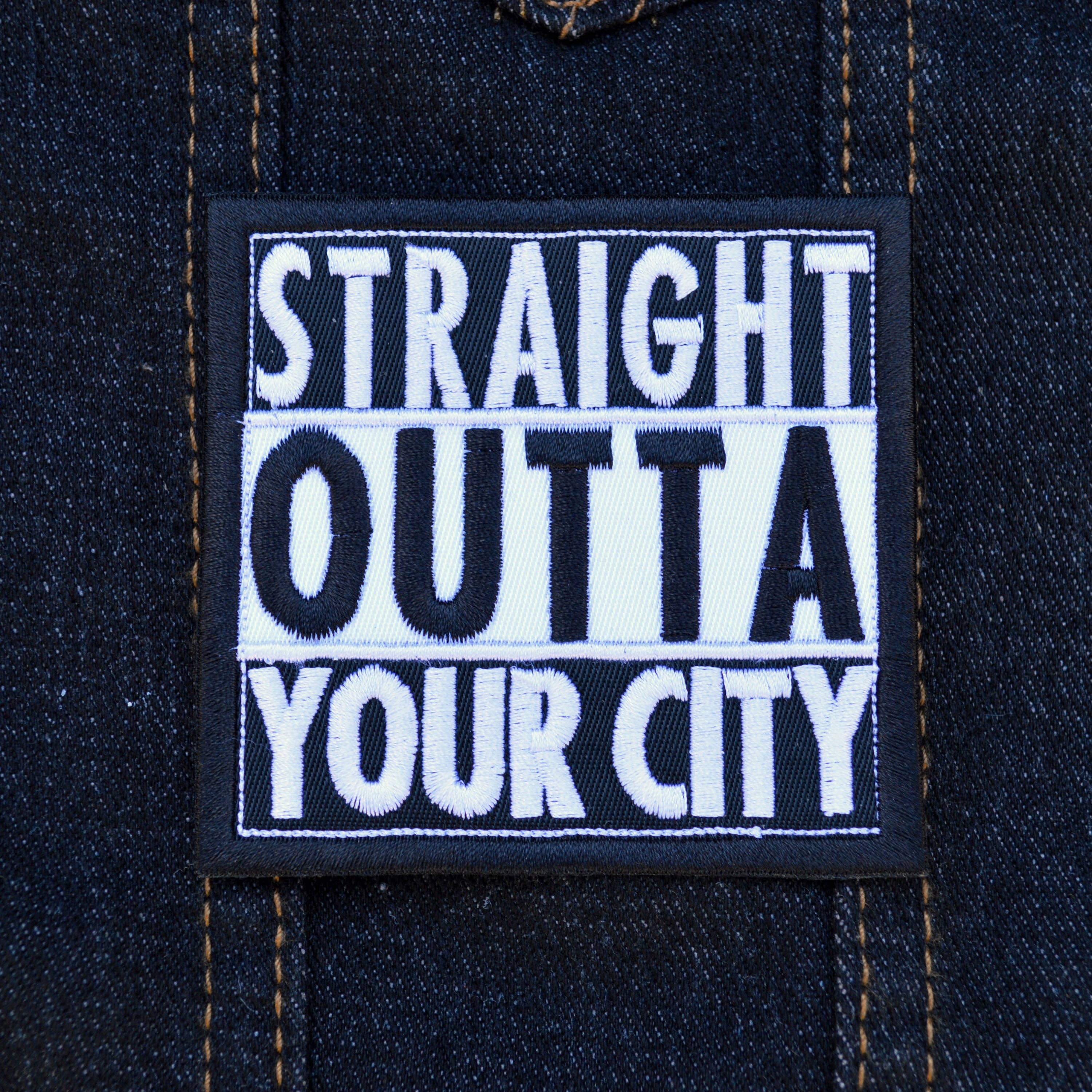 Thread By Dawn - Vendita all'ingrosso Toppe - Toppa ricamata personalizzata "Straight Outta" da 3 pollici da stirare/cucire1