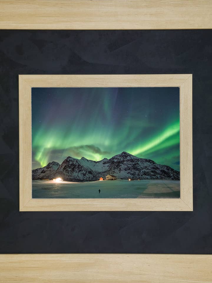 Aurores boréales avec érable clair et tissu pour la vente par The Brightener Group