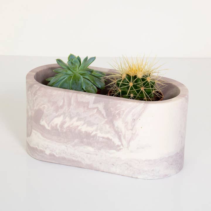 Vaso ovale per piante a forma di cactus Jesmonite marmorizzato viola e bianco per la vendita all'ingrosso da parte di Lunar Living