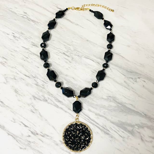 Rektangel Krystalhalskæde med Trådet Krystalvedhæng for engroshandel hos Anita K By Blushing Pink