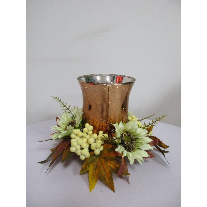 10" Hvid Solsikke & Bær Lysestage for engroshandel hos Tremont Floral Supplies