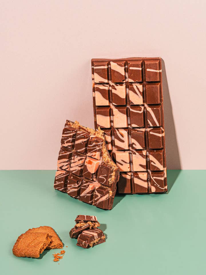 Dubai Lotus Biscoff Chocolate Bar for wholesale by palm bites