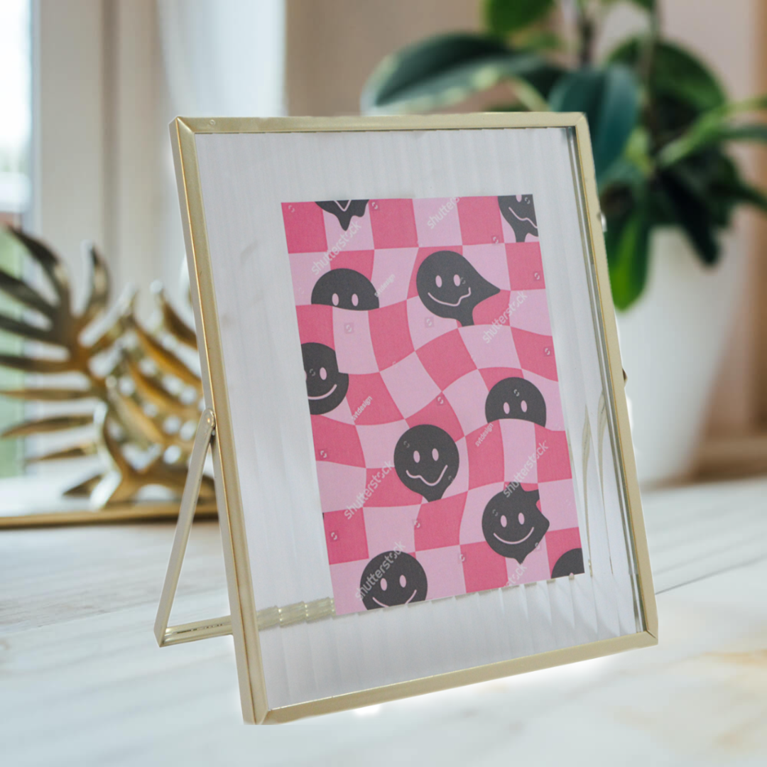 Concepts In Time - Wholesale Picture Frame - Concepts 8x10 Suspended Frame – Sleek Ribbed Elegance1