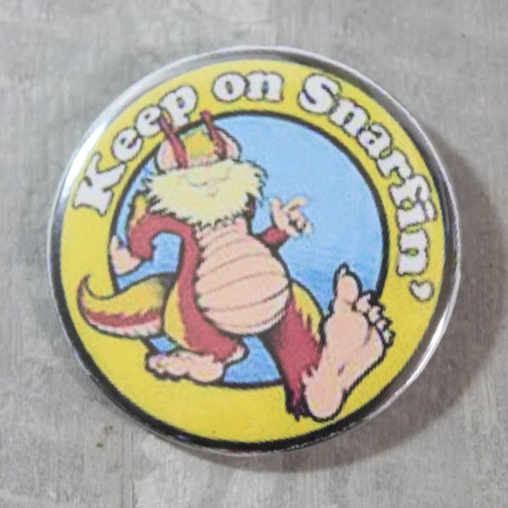 Bottone Keep in Snarfing da 2,25 pollici con retro in metallo per la vendita all'ingrosso da parte di Raven Design