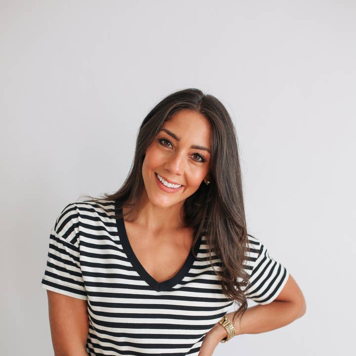 Movemama Apparel - Wholesale Nursing top – Maternity - V-Neck Full Zip Breastfeeding Tee0