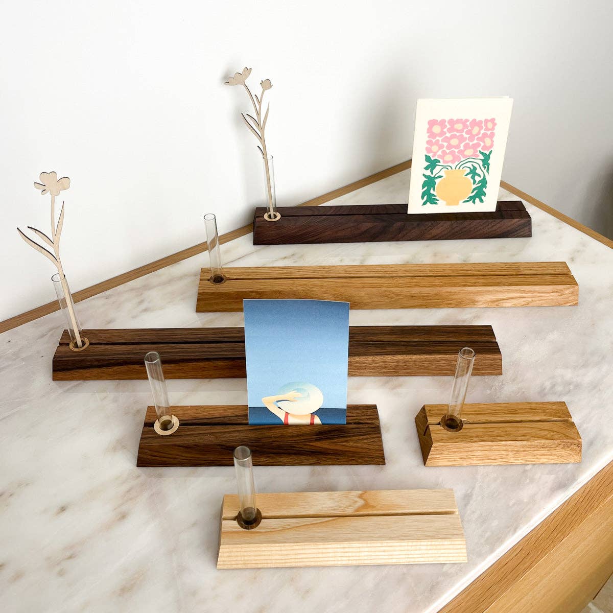 Madera Makers - Wholesale Bureaudecor - Kinderen en baby - Kleine eiken kaartenhouder en vaasje4